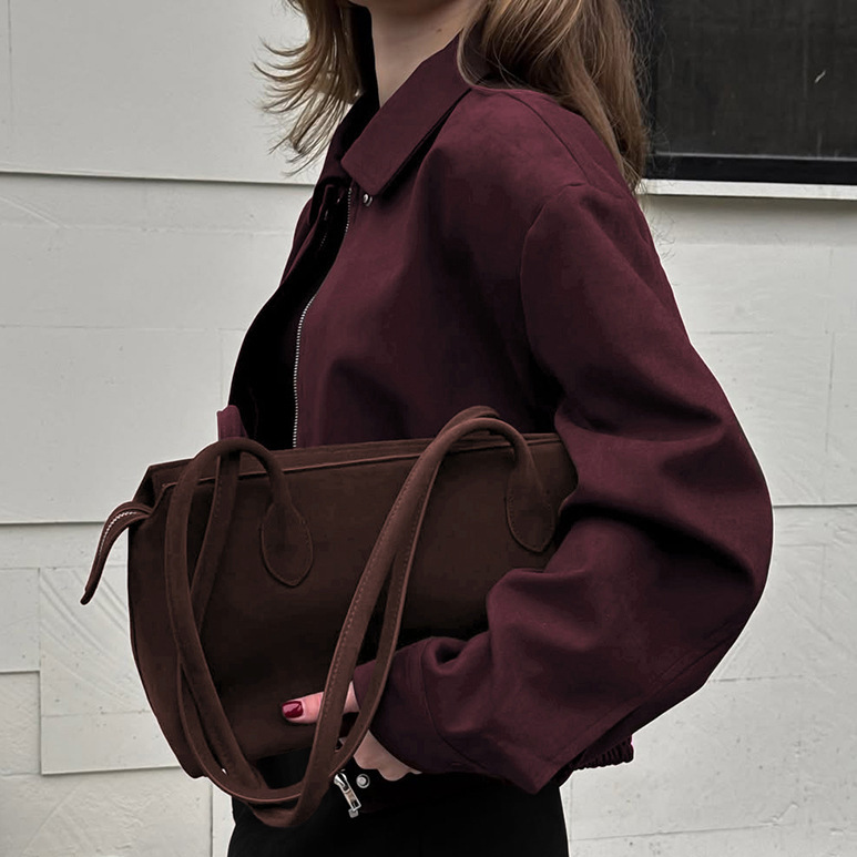 Fall Winter 2025 Wine Red Joke - đánh giá và giá Street Fashion Fall 2025